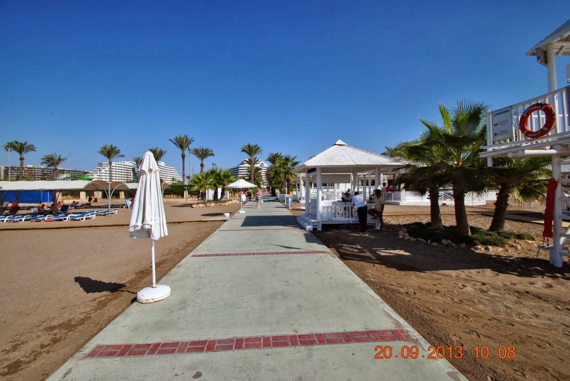 imagini hotel TITANIC LARA